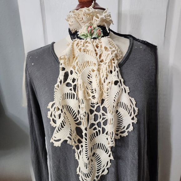 JABOT OOAK MOSSIE ANNA ARTISAN DESIGN NWT - Picture 6 of 12